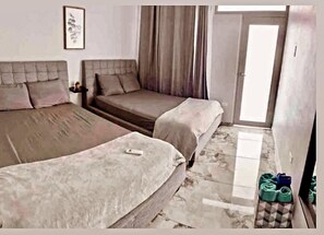 2 bedrooms, iron/ironing board, WiFi