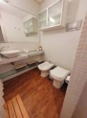 Bidet, papier toilette
