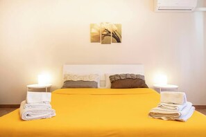 1 bedroom, iron/ironing board, WiFi, bed sheets - Graziella House - the little house (Portacomaro)