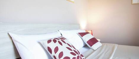 2 dormitoris, planxa i posts de planxar, wifi i roba de llit