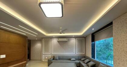 Superb 5-bedroom house in Noida