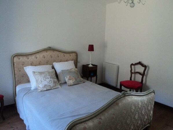 3 chambres, fer et planche à repasser, Wi-Fi, literie fournie