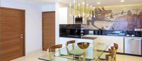 電子レンジ、オーブン、コンロ、食器洗い機