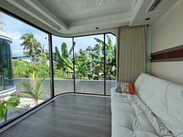 Cortinas blackout, tabla de planchar con plancha y wifi gratis 