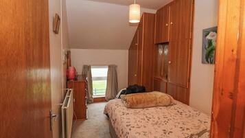 2 bedrooms, individually decorated, individually furnished, free WiFi