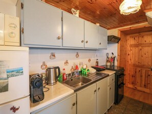 Cookware/dishes/utensils - Lehanmore House (Garinish)