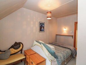 2 bedrooms, individually decorated, individually furnished, free WiFi - Lehanmore House (Garinish)