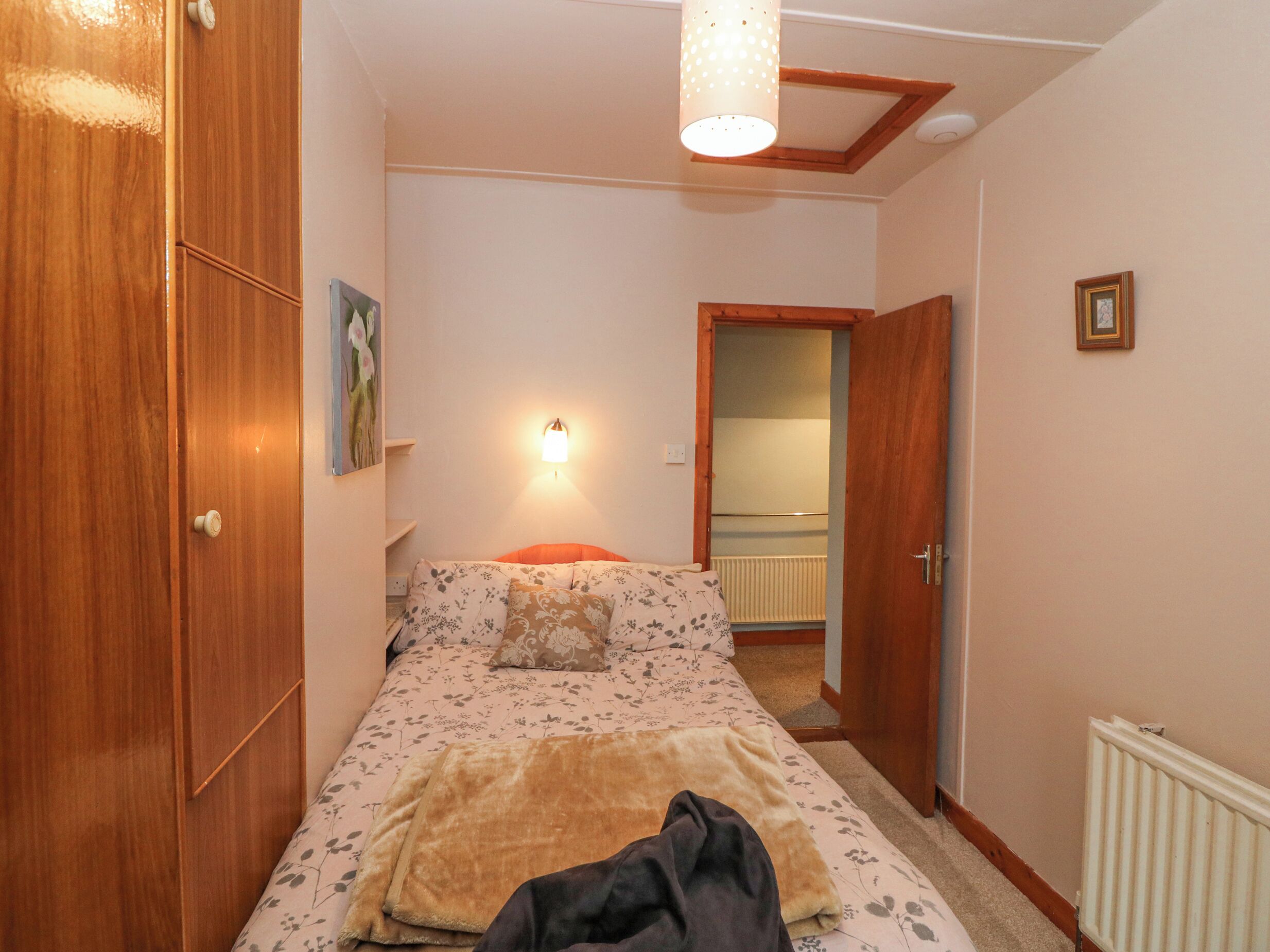 2 phòng ngủ, trang trí khác biệt 