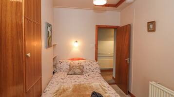 2 phòng ngủ, trang trí khác biệt