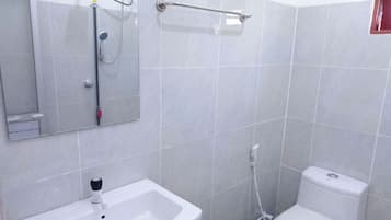 Standard Apartment, Balcony, Valley View | Bathroom | Shower, hair dryer, towels, soap