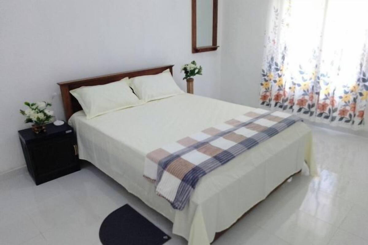 Egyptian cotton sheets, premium bedding, individually decorated