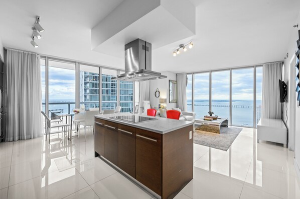 Presidential Apartment, 2 Bedrooms, Private Pool, Ocean View | Living area | 150-inch Smart TV with satellite channels, Netflix, streaming services - Icon Brickell  (Miami)