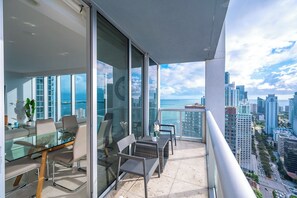 Luxury Apartment, 2 Bedrooms, Private Pool, Ocean View | Terrace/patio - Icon Brickell  (Miami)