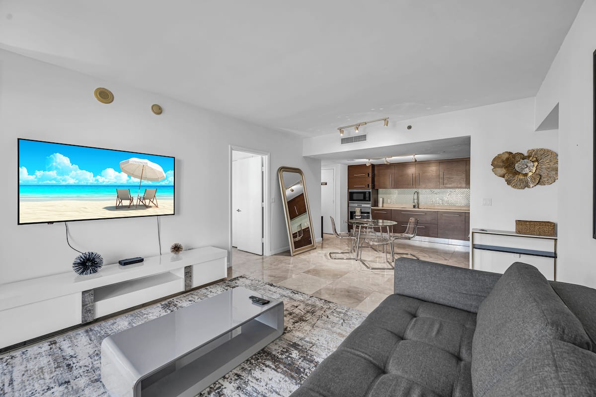 Elite-Apartment, 1 Schlafzimmer, eigener Pool, Meerblick | Wohnbereich