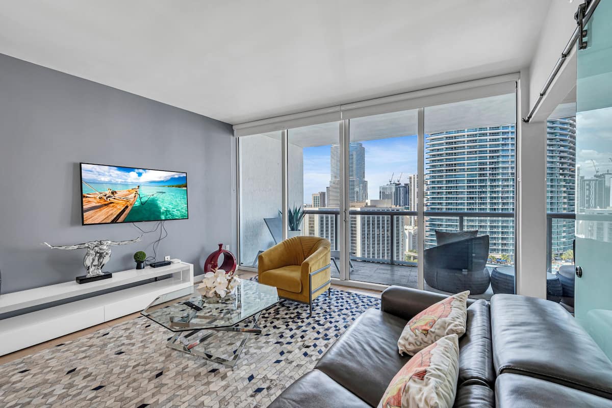 Apartemen Comfort, 1 kamar tidur, kolam renang pribadi, pemandangan samudra | Area keluarga | Smart TV 150-inci dengan saluran TV satelit dan Netflix