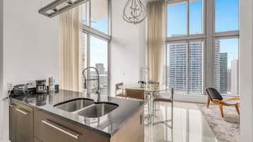 Superior Apartment, 2 Bedrooms, Private Pool, Ocean View | Private kitchen | Fridge, microwave, oven, stovetop