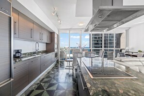 Presidential Apartment, 2 Bedrooms, Private Pool, Ocean View | Private kitchen | Fridge, microwave, oven, stovetop - Icon Brickell  (Miami)
