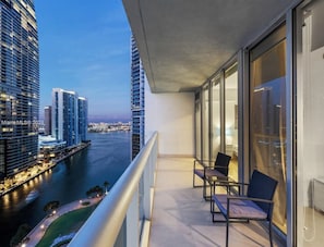 Premier Apartment | Terrace/patio