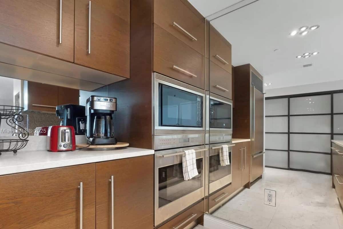 Comfort Apartment | Private kitchen | Fridge, microwave, oven, stovetop