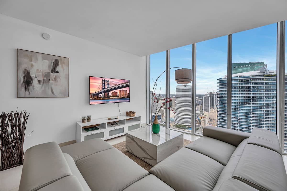 Royal-Apartment, 2 Schlafzimmer, eigener Pool, Meerblick | Wohnbereich