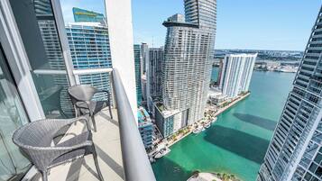 Royal appartement, 2 slaapkamers, privézwembad, uitzicht op zee | Balkon