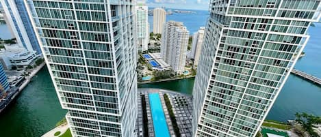 Appartement exclusif, 1 chambre, piscine privĂ©e, vue sur lâocĂ©an | Vue du balcon