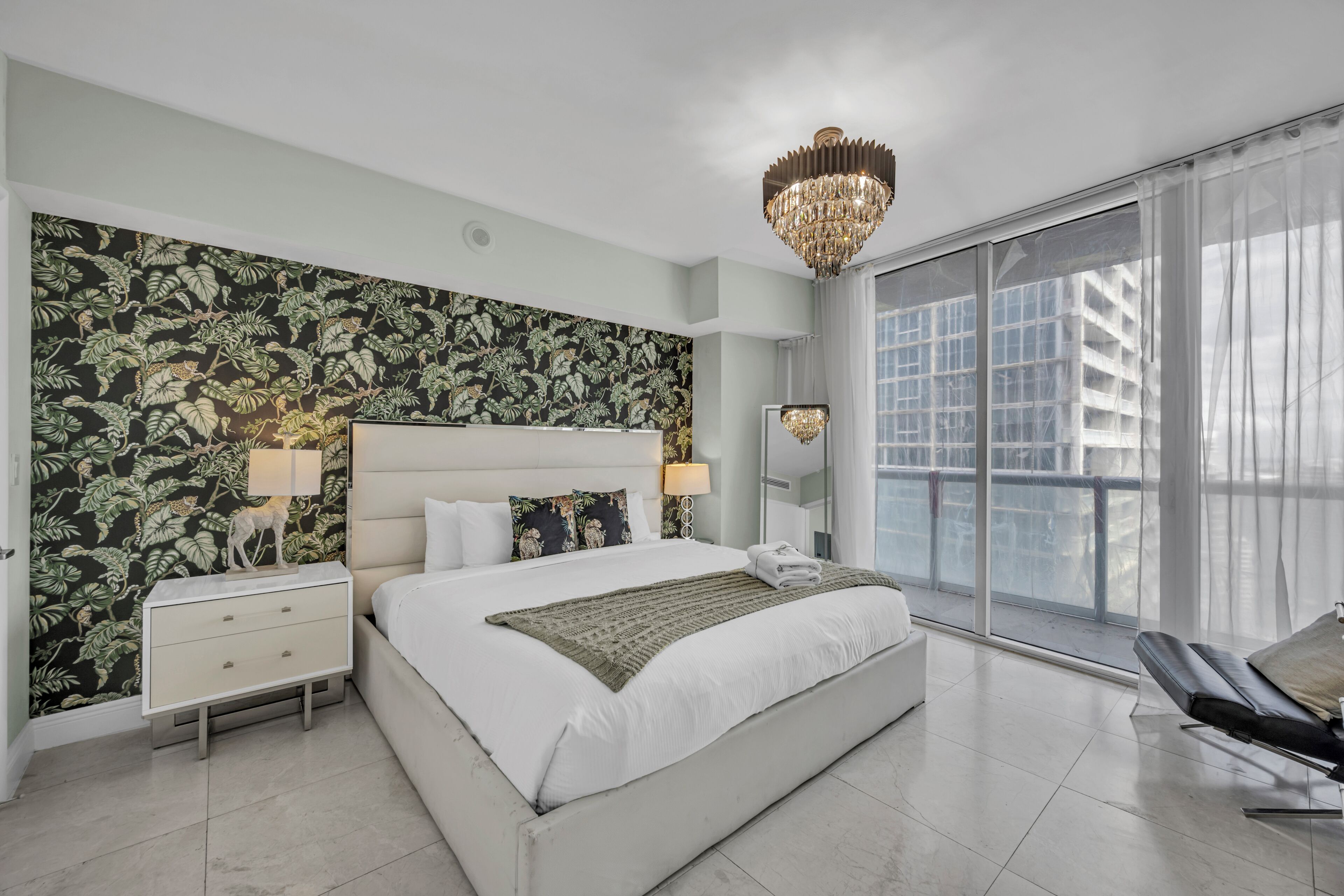 Exclusive-Apartment, 1 Schlafzimmer, eigener Pool, Meerblick | Individuell dekoriert, individuell eingerichtet, schallisolierte Zimmer