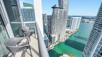 Royal Apartment, 2 Bedrooms, Private Pool, Ocean View | Pemandangan balkoni