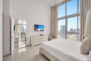 Superior Apartment, 2 Bedrooms, Private Pool, Ocean View | Individually decorated, individually furnished, soundproofing - Icon Brickell (Miami)