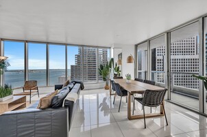 Smart TV 150 pulgadas con canales de televisión vía satélite, Netflix