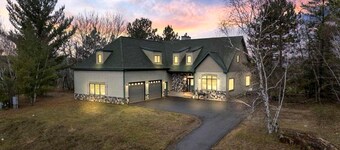 Sleeps 20-Lake Views-Ski-Golf-Game Room-Arcades-Sauna-Jacuzzi-Playground-Firepit
