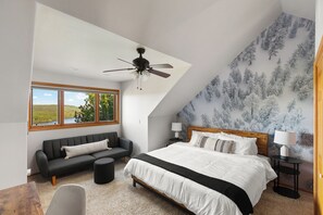 6 bedrooms, desk, iron/ironing board, travel cot