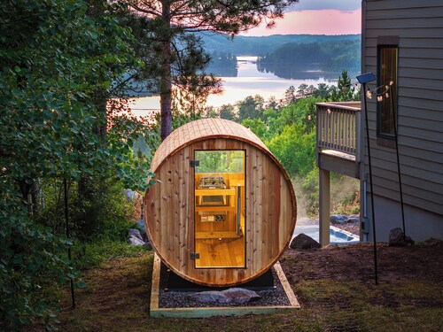 Sleeps 20-Lake Views-Ski-Golf-Game Room-Arcades-Sauna-Jacuzzi-Playground-Firepit