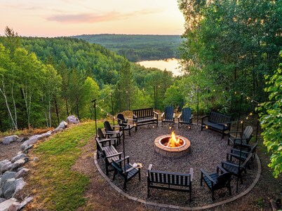 Sleeps 20-Lake Views-Ski-Golf-Game Room-Arcades-Sauna-Jacuzzi-Playground-Firepit