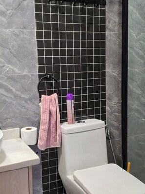 Bruser, håndklæder, Sæbe, Toiletpapir