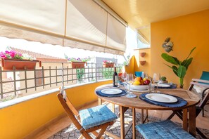 Outdoor dining - Superior: terrazza, park, vicino mare e centro (Alghero)