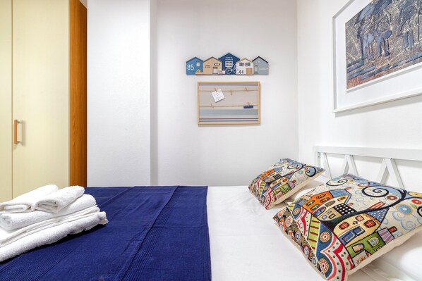 2 bedrooms, iron/ironing board, free WiFi, bed sheets