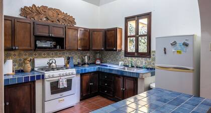 Family-friendly 3-bedroom house with WiFi and parking in Antigua Guatemala