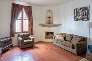 Smart TV, fireplace, offices