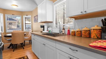 Electric kettle, toaster