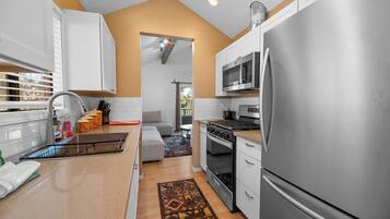 Electric kettle, toaster