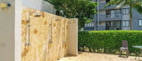 المنطقة المحيطة بالمنشأة