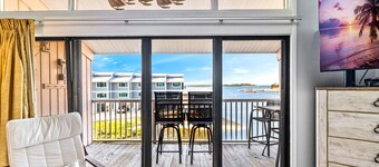 Top Floor 🪸 Private Balcony 🪸 View of the Gulf