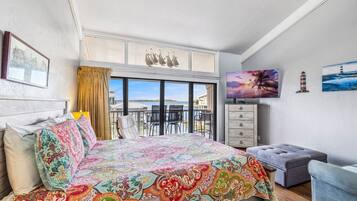 Travel crib, free WiFi, bed sheets