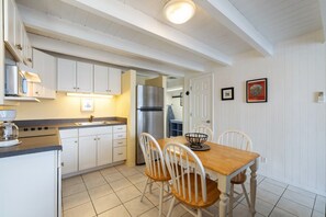 Coffee/tea maker, fridge, microwave, stovetop - Loft style condo with balcony and king bed (Cedar Key)
