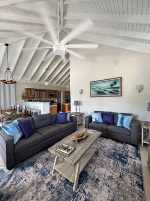 TV connectée, table de tennis de table, chaîne hi-fi