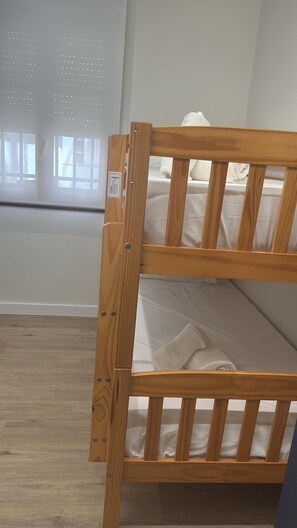 4 Schlafzimmer, Bügeleisen/Bügelbrett, WLAN, Bettwäsche