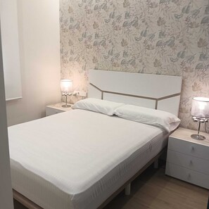 4 chambres, fer et planche à repasser, Wi-Fi, draps fournis