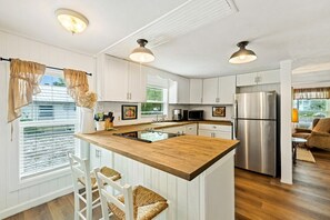 Fridge, microwave, oven, stovetop - Historic cottage in quiet neighborhood (Cedar Key)