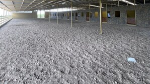 An indoor space with a gravel floor, metal beams, and stone walls. - Rancho Florean - Villa 3 (Montemorelos)